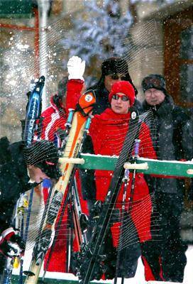 427010_339216199450659_420473680_n