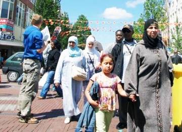 بينهم 213 أرملة بالناظور: 5000 أرملة و يتيم يرفضون تمسك هولندا بتخفيض تعويضات المعاش
