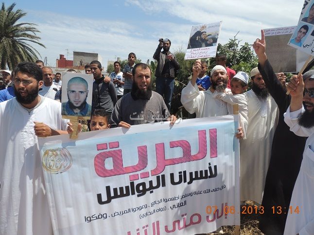 فيديو: لجنة المعتقلين الإسلاميين في وقفة جديدة بفرخانة و تعلن إضرابا عن الطعام