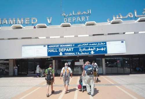 غريب: شرطة مطار محمد الخامس توقف ناظوريا مبحوثا عنه ثم تطلق سراحه 3 مرات