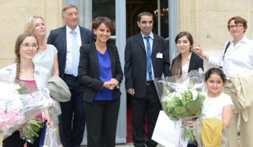 الوزيرة الفرنسية الناظورية نجاة بلقاسم تكرم النابغة الريفية مريم بورحايل