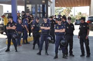شرطة مليلية تصادر جوازات 10 أشخاص حاولوا النصب على مهاجرين بمعبر بني انصار