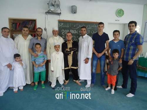 شاهد روبورتاج: جمعية مسجد بدر بمدينة نوي إزنبورك الألمانية تحتفل بعيد الفطر السعيد.