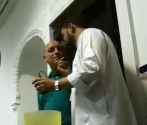 شاهد الفيديو: إسباني يعتنق الإسلام بمسجد حمزة بمليلية بعد لقاء للمجلس العلمي المحلي