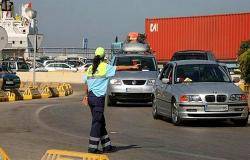اسبانيا : إبطال عملية لتهريب سيارات مسروقة وتوقيف 23 مغربيا بميناء طريفة