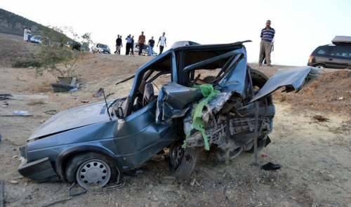 شاهد الصور: وفاة شخص و جرح طفلين و سيدتين في حادث تصادم خطير على الطريق بين الناظور و بويافار