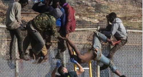 صباح الجمعة: 1000 مهاجر افريقي يفشلون في اقتحام سياج الناظور و مليلية