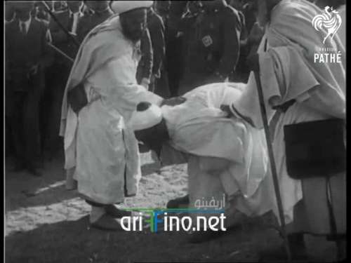 فيديو و صور نادرة: بمشاركة خونة الريف، شاهد كيف أذل ملك إسبانيا شيوخ قبائل الناظور و الحسيمة في حفل الاستسلام بمليلية سنة 1927
