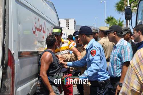 صور و فيديو مثير: الشرطة تعتقل 4 فراشة بكورنيش الناظور رفضوا اخلائهم من المكان