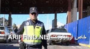 +صورة: هذا هو الشرطي الاسباني الذي انقذ طفلا ناظوريا من الاختناق بمعبر مليلية و هكذا فعلها!!