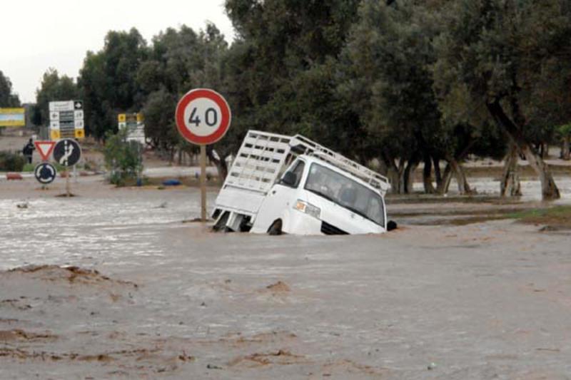 +فيديو : فيضانات تتسبب في انقطاع الطرق بين الحسيمة وتطوان