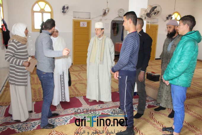 +صور :المجلس العلمي بالناظور يشرف على فرش مسجد بدوار كدية الديب (ثعرورت اوشن)
