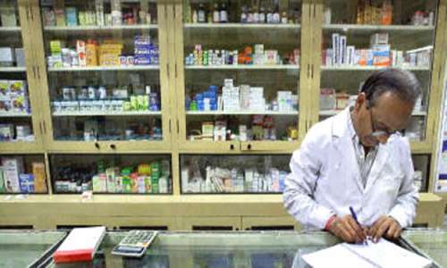 تفتيشية مفاجئة من وزارة الصحة لصيدليات الناظور تضبط حليبا و أدوية و مواد مهربة بإحدى صيدليات ازغنغان