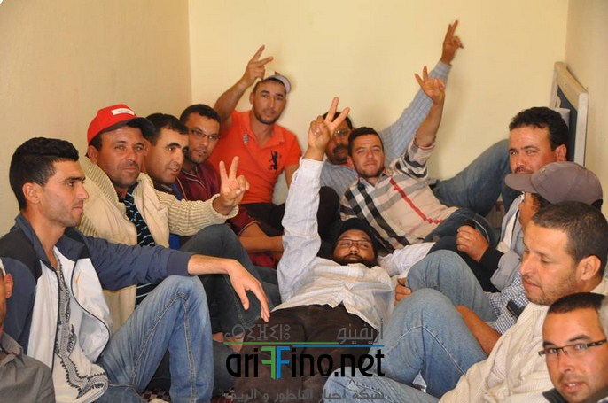+صور: فلاحي سهل كارت يدخلون في اعتصام مفتوح واضراب عن الطعام من داخل المركز الفلاحي بمدينة العروي