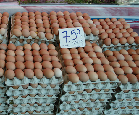 رسميا.. البيض القادم من مليلية فوق موائد إفطار الناظوريين في رمضان وهذا هو السبب ..