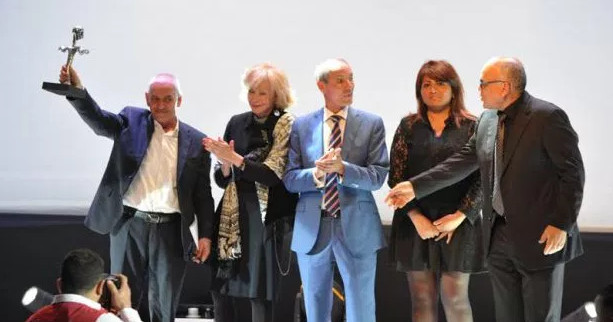مهرجان الناظور: تسليم الجائزة الدولية “ذاكرة من أجل الديمقراطية والسلم” للإتحاد العام التونسي للشغل
