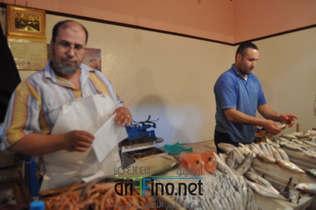 تجار سوق لعري الشيخ يشتكون من الحصار المضروب عليها من طرف الباعة المتجوليين