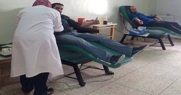 +صور : شباب يرسم الأمل ويقوم مقام وزارة الصحة في تأطير حملات التبرع بالدم بالحسيمة