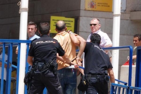 ستة أشهر حبساً لمغربي رمى زوجته الحامل من السيّارة في اسبانيا