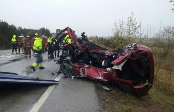 مصرع ثلاثة مغاربة وإصابة ستة آخرين في حادث سير جنوب فرنسا