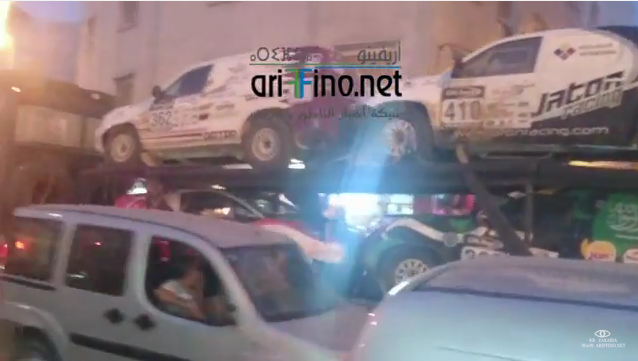 خطير+ فيديو :- الحراكة -يقتحمون سيارات الرالي بوسط مدينة الناظور ويستولون عليها قصد الهجرة السرية ..
