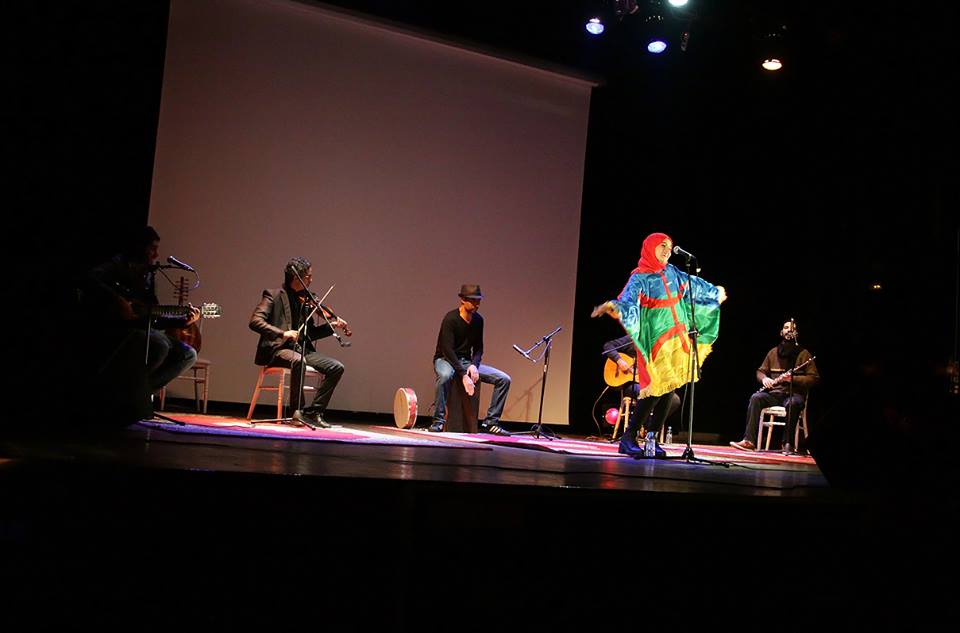 +صور ..الإيقاعات والرقصات الإيفوارية تسدل ستار مهرجان “بويا” النسائي بالحسيمة.