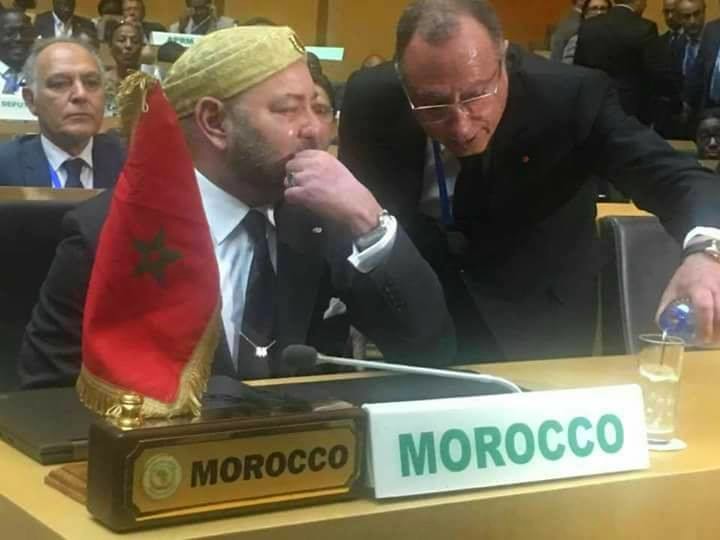 +صورة: عينا الملك تدمع تأثراً بعودة المغرب إلى ‘الحضن الإفريقي’