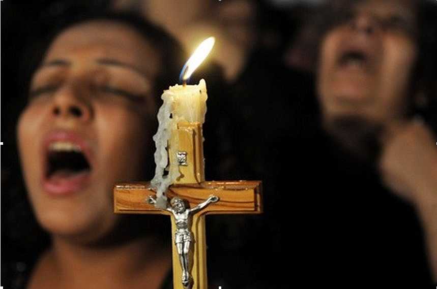 صحيفة فرنسية : 8000 مغربي اعتنق المسيحية و يمارسون شعائرهم سراً