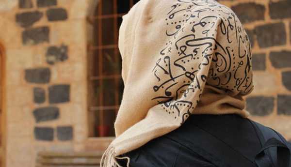 محكمة إسبانية تدين شركة طردت عاملة مغربية بسبب الحجاب