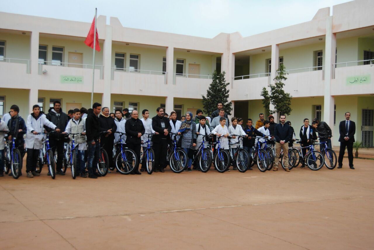 + الصور..توزيع دراجات هوائية على تلاميذ اعدادية لهدارة بأركمان