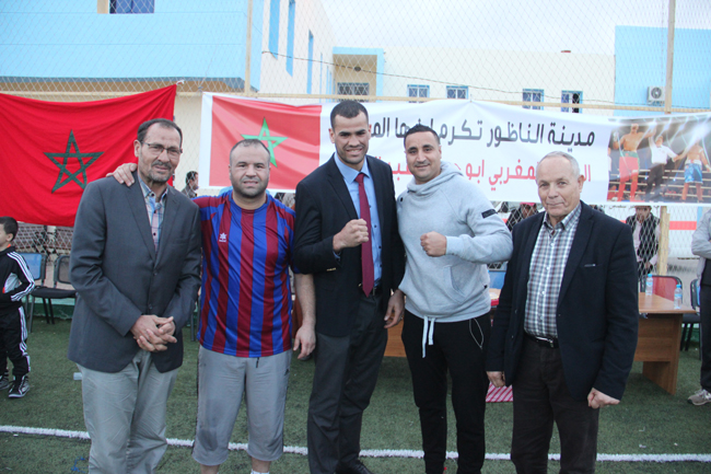+صور .. تكريم الملاكم الناظوري عبد الجليل أبوحمادة من طرف فعاليات رياضية وجمعوية