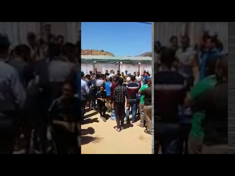 +فيديو: مواطنون يحتجون امام قافلة طبية سلمتهم أدوية منتهية الصلاحية بامهاجر اقليم الدريوش