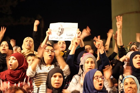 +صور و فيديو: صوت نساء الحسيمة يصدح في وفقة تضامنية مع “حراك الريف” رغم الحصار