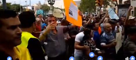 + فيديو: مسيرة حاشدة ببرشلونة من أجل الريف والشرطة تتدخل لإبعاد “بلطجية”