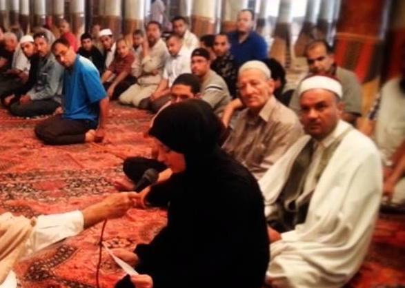 بالفيديو: امرأة هولندية تعتنق الإسلام بمسجد النهضة بسلوان
