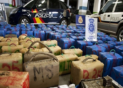 السلطات الإسبانية تعتقل 56 مغربيا ضمن شبكة دولية للمخدرات