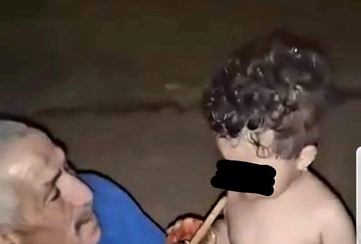 فيديو صادم يوثق لشخص يعلم ابنته الرضيعة تدخين – السبسي –