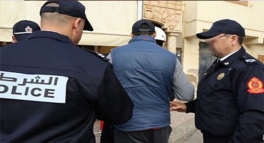 شرطة الحدود بمعبر فرخانة بالناظور توقف تونسي وجزائرية حاولا التسلل إلى مليلية‎ بجوازات سفر مغربية