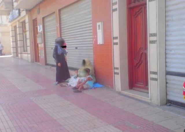 +صورة…إنتشار مهول للمتسولين بشوارع الحسيمة في عز دخول فصل الصيف