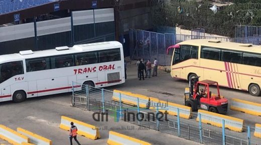 بالصور : شاهد لحظة انطلاقة حافلات 200 من المغاربة العالقين في مليلية إلى مقر الحجر الصحي بالسعيدية