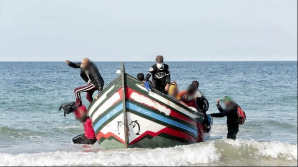 5 شبان بينهم “فتاة” يصلون إلى “إسبانيا” باستعمال “قارب صيد” مسروق