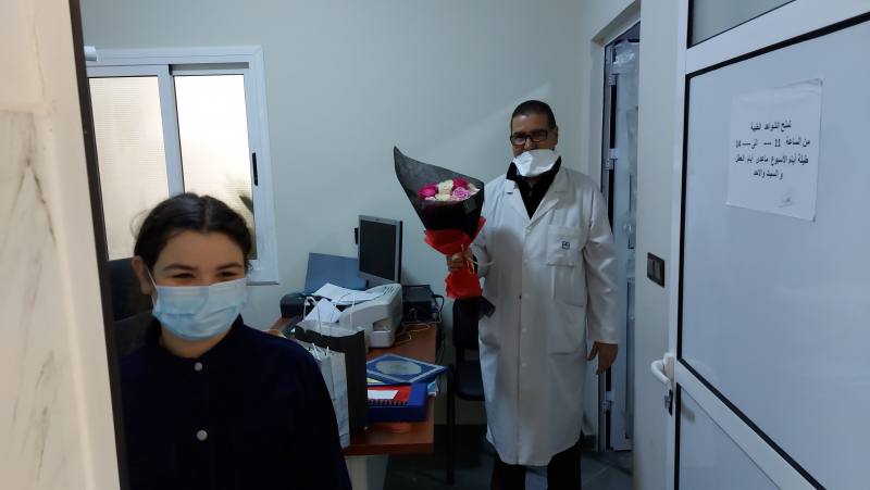 الناظور و بالصور و الفيديو: تكريم ممرض بالمستشفى الحسني لم يحصل على العطلة طيلة جائحة كورونا | أريفينو.نت