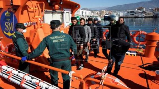 ابحروا من سواحل الريف .. البحرية الاسبانية تنقذ 30 مهاجرا سريا