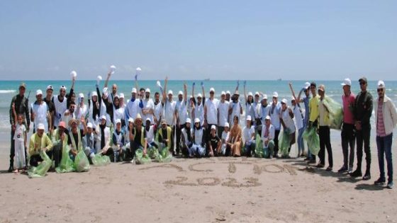 الناظور + الصور : جمعية ثسغناس للثقافة والتنمية ASTICUDE تنظم حملة نظافة وتحسيس بشاطئ ميامي ببني أنصار