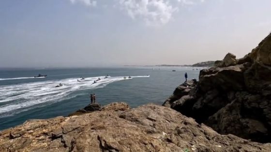 فيديو: الملك محمد السادس يظهر بشاطئ كابو نيكرو يمارس رياضته المفضلة جيت سكي