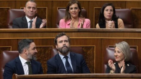 حزب “فوكس” يبدأ عهدته الجديدة في البرلمان الإسباني بمقترح لطرد جميع المهاجرين غير النظاميين المغاربة