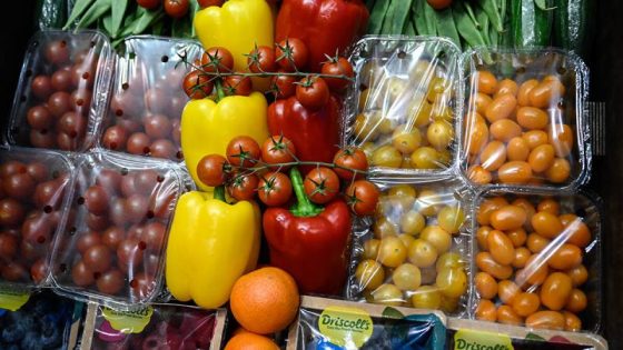صحيفة بريطانية تكشف سر ارتفاع اسعار الطماطم بالمغرب؟