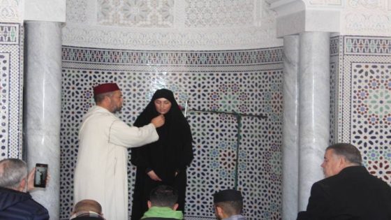 الناظور : شابة تعلن إسلامها بمسجد محمد السادس بحي المطار