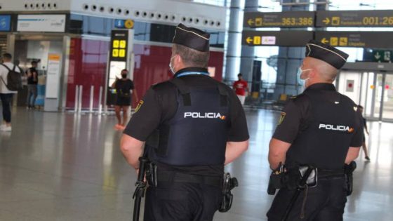 مشاو فيها : الشرطة الاسبانية تعتقل عناصر خطيرة روعت مطار مالقا الدولي واعتدت على شاب مغربي بالضرب بطريقة وحشية