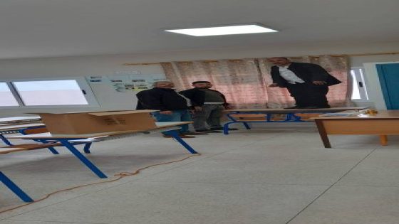 جمعية الأباء الثانوية الاعدادية أركمان تبادر في تزويد حجرات المؤسسة بستائر النوافذ